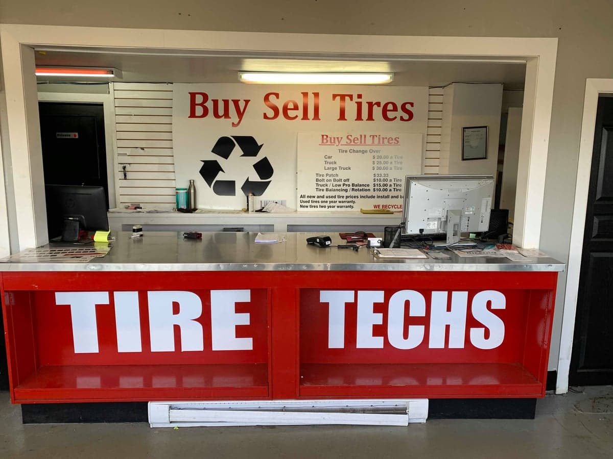 Tire Techs service counter at BuySell Tires in Aldergrove, BC